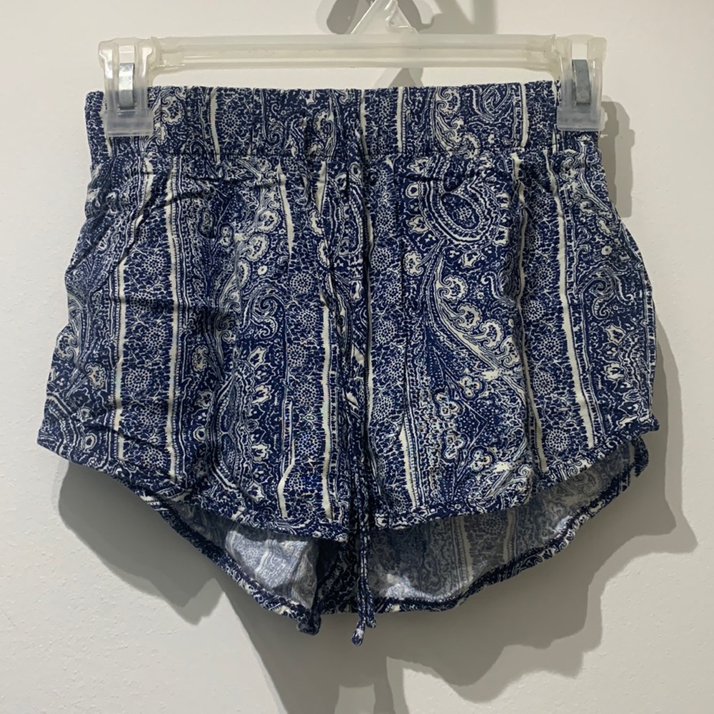 Abercrombie XS Paisley Print shorts